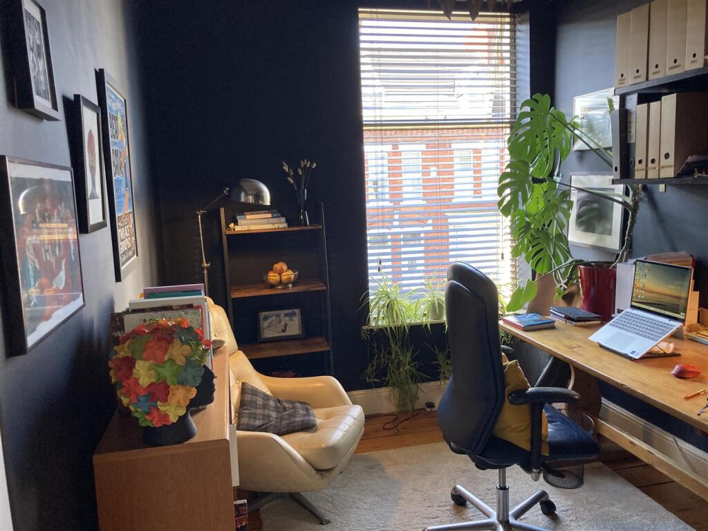 Bedroom 4 - office - a.jpg