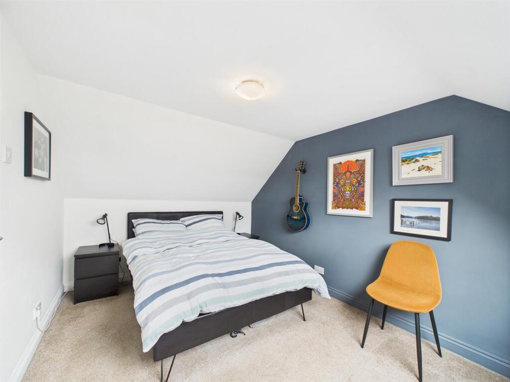 Bed 2.jpg