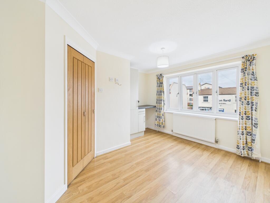 CAM02023G0-PR0181-STILL037