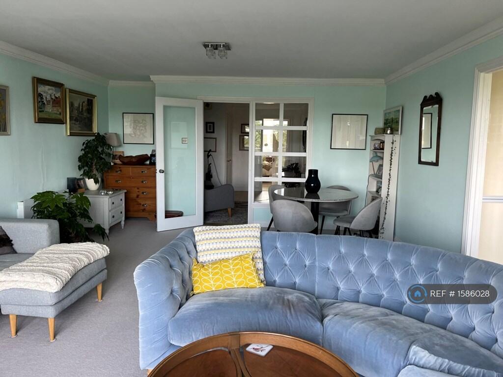 Lounge / Dining Room