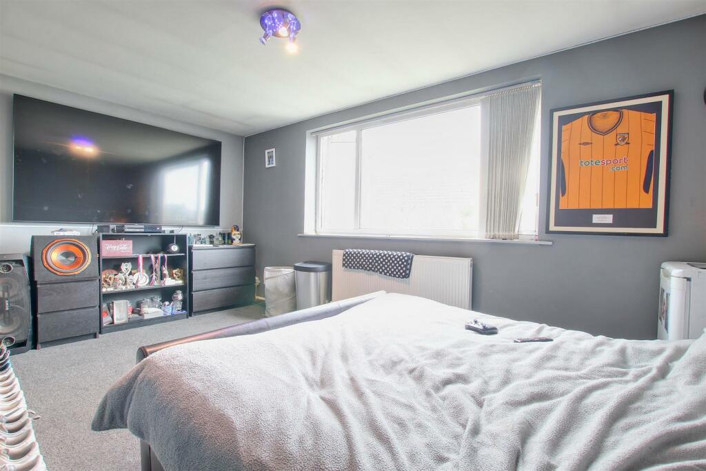 BEDROOM 3 (REAR)