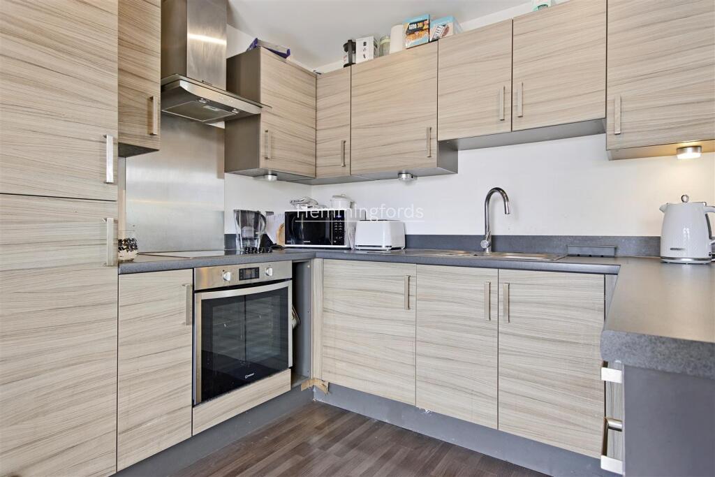 07-76731 - AM - 65, Dance Square London, EC1V 3AJ-