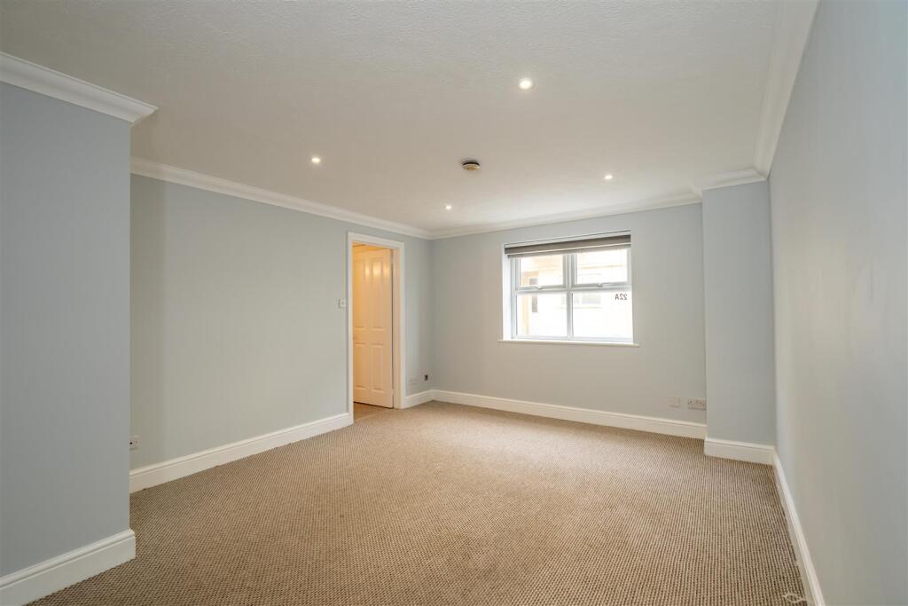 Lounge Diner (2).jpg