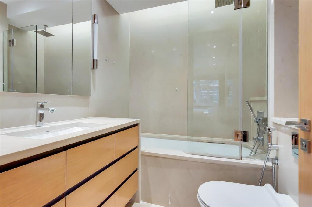 Main En-Suite