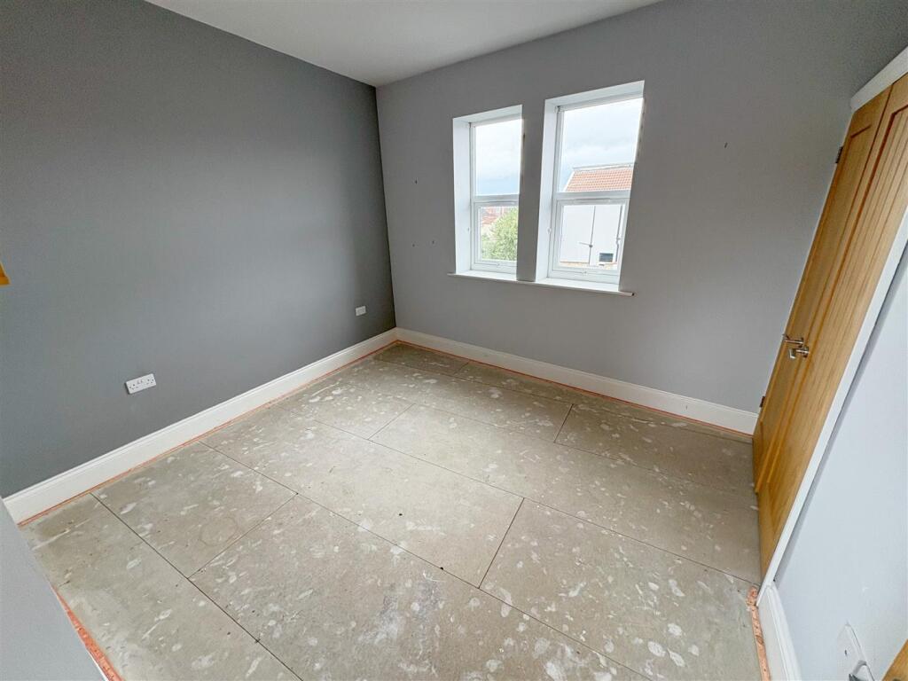 Bedroom One (10).jpg