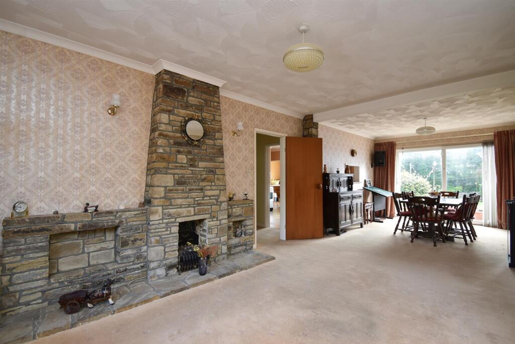 Living &amp; dining room