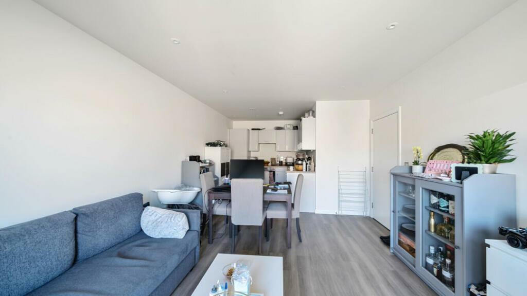 Living Room &amp; Kitchen 2.jpeg