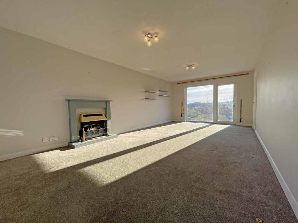 Hopton Close 6 - Lounge 2.jpg