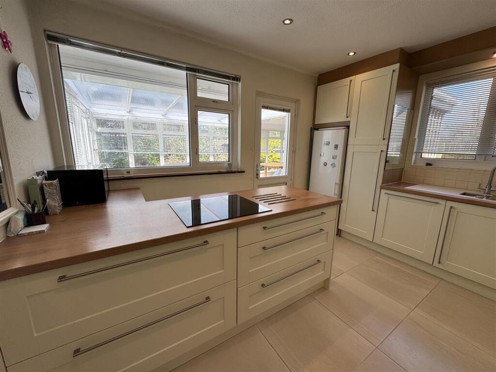 FITTED KITCHEN BREAKFAST ROOM