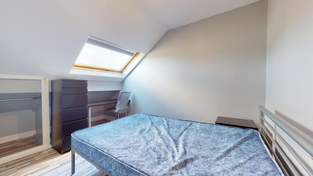 Bright and airy single bedroom with a skylight ...