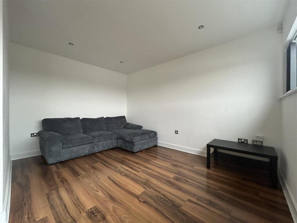 Livingroom (2).jpeg