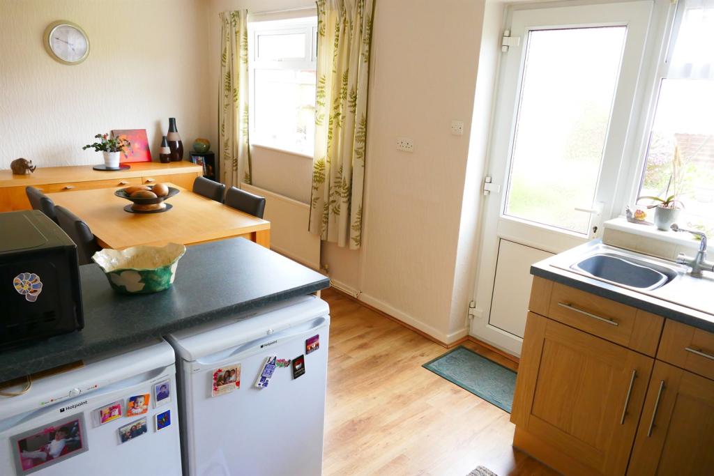 Kitchen b