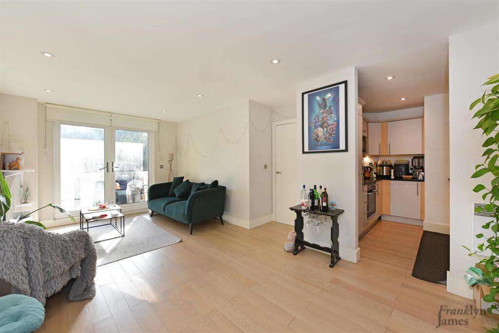 Grosvenor Court (7).JPG