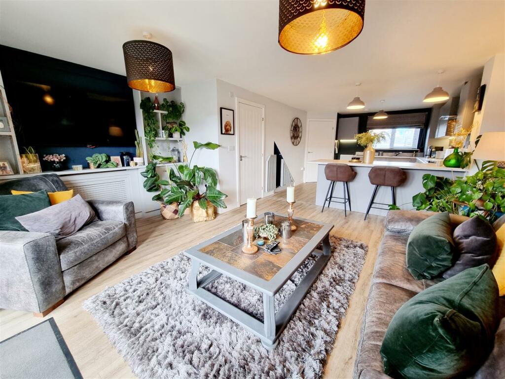 Sitting area 1.jpg