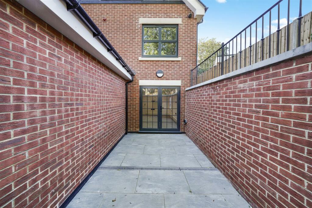 Flat 1 - 17 Sudbury Hill Close - nZJmqTqXEuicLBB1w