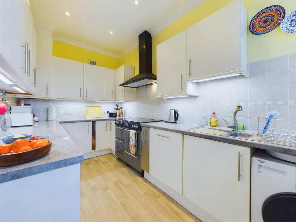 Kitchen: