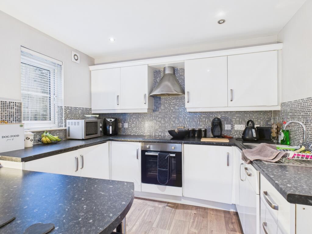 CAM03729G0-PR0187-STILL011