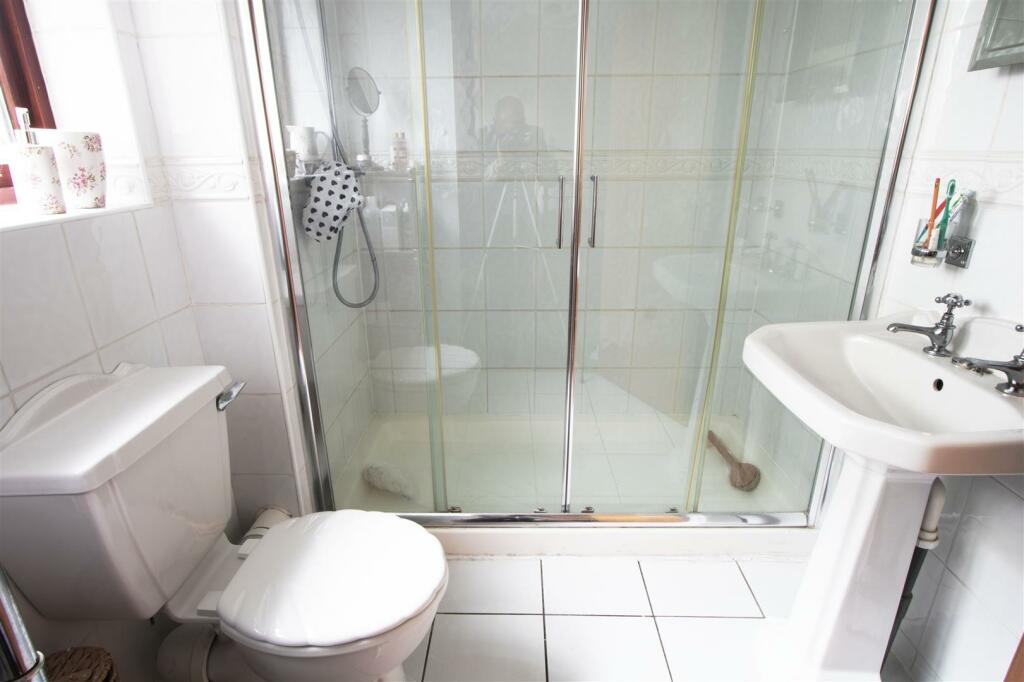 ensuite.jpg