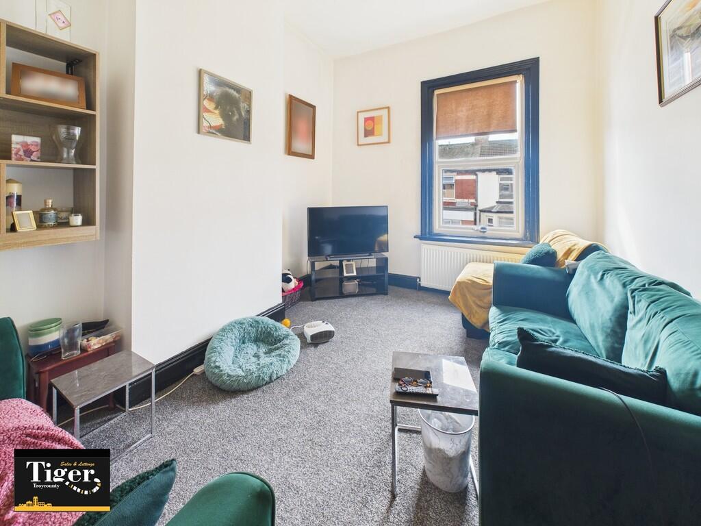 CAM02176G0-PR0533...