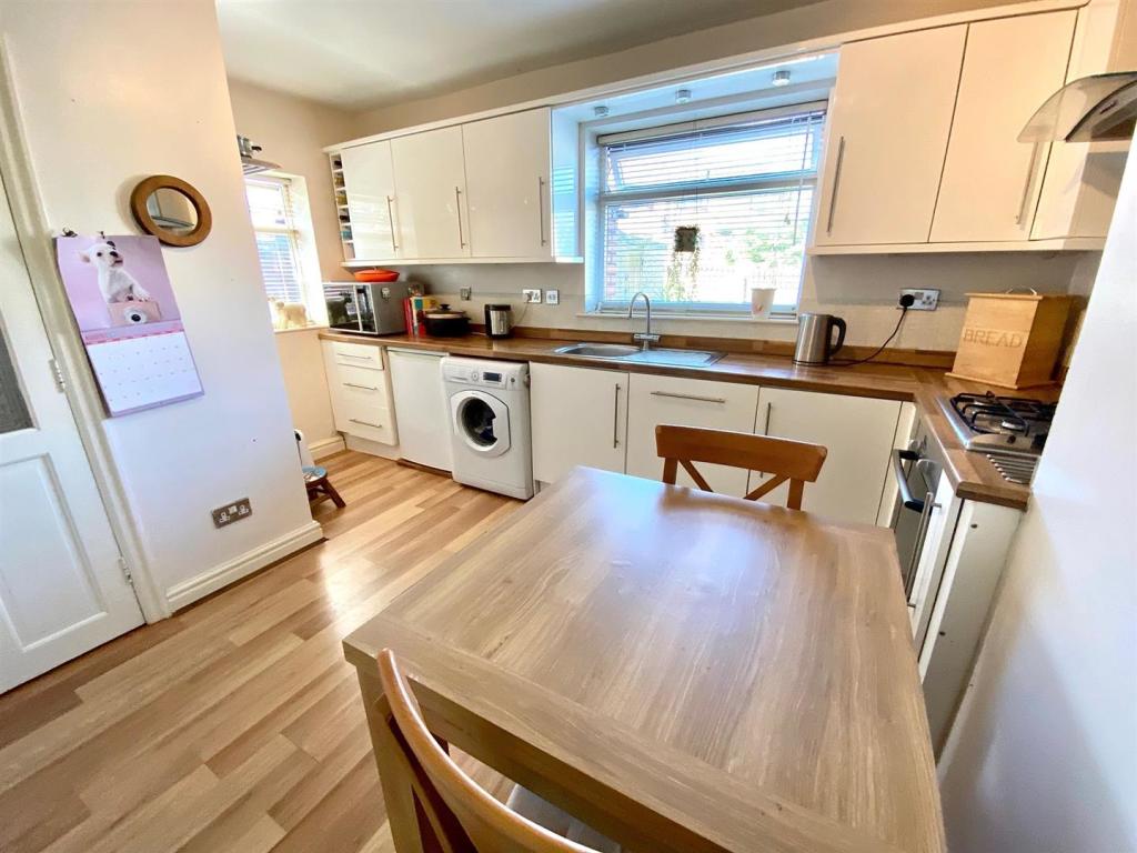 huddersfield road 214 kitchen 2.jpg