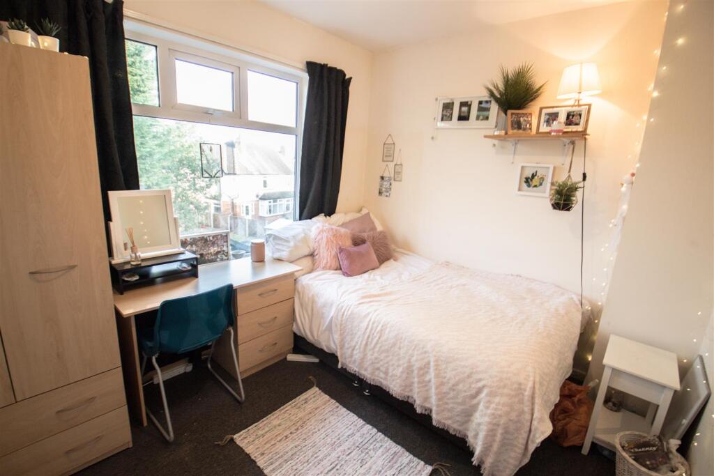 bedroom 3.jpg