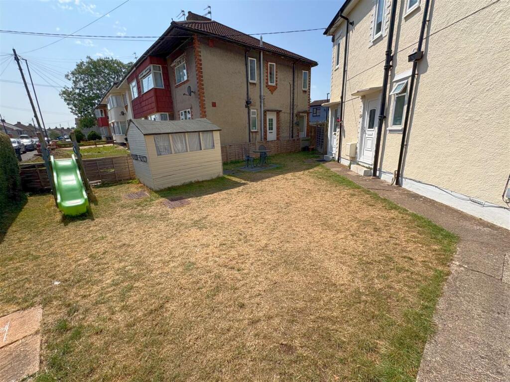 Garden to side.jpg