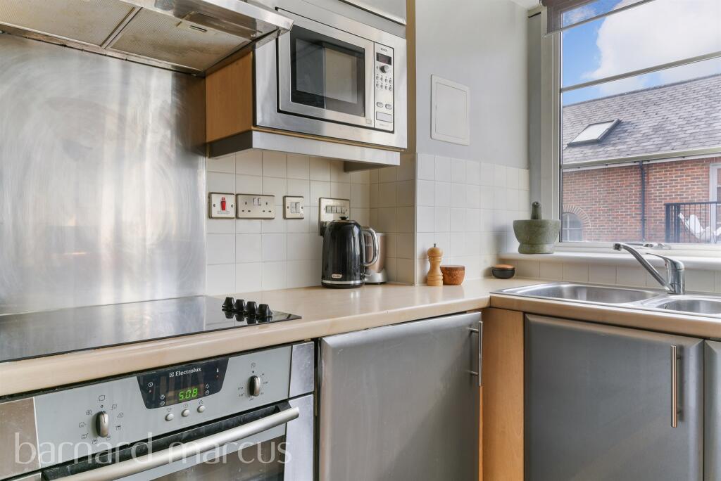Lounge/ Kitchen