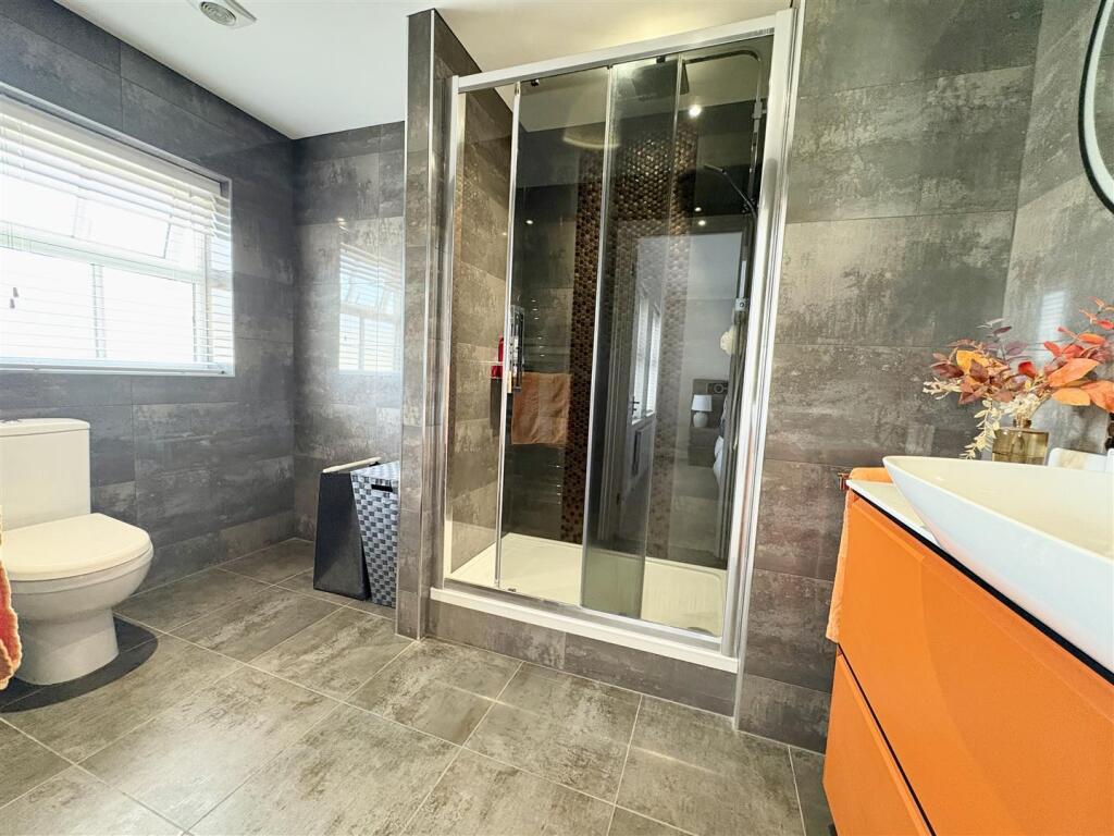 ensuite bed1.jpg