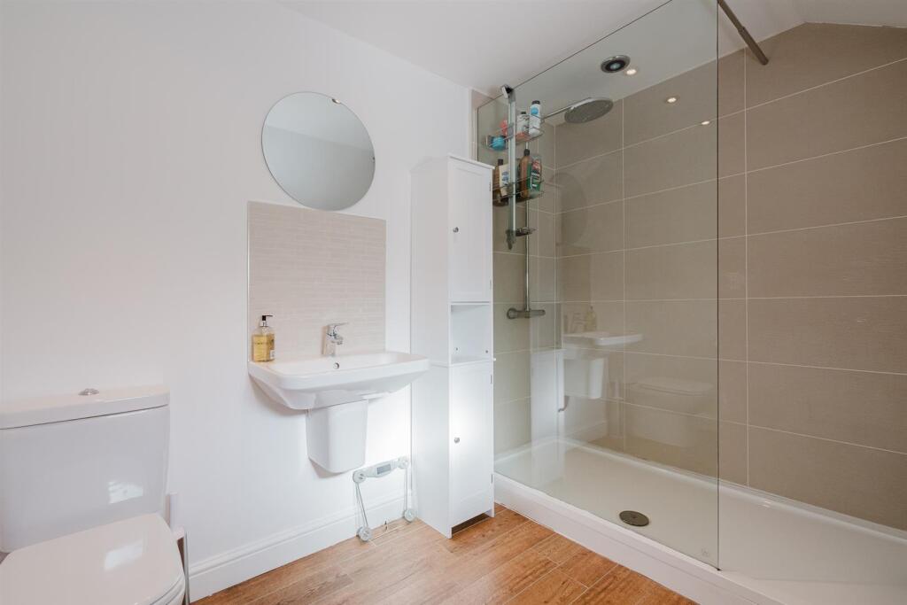 Bed 2 En Suite
