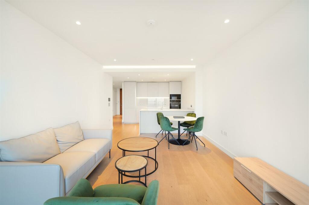 Apartment 3702, Hampton Tower - jy15qfRaurUIl9oD2M