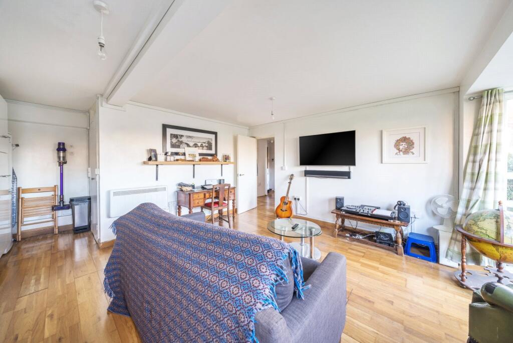 Sitting Room/Kitchen