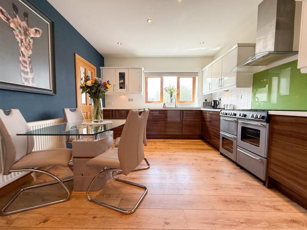 KITCHEN DINING ROOM