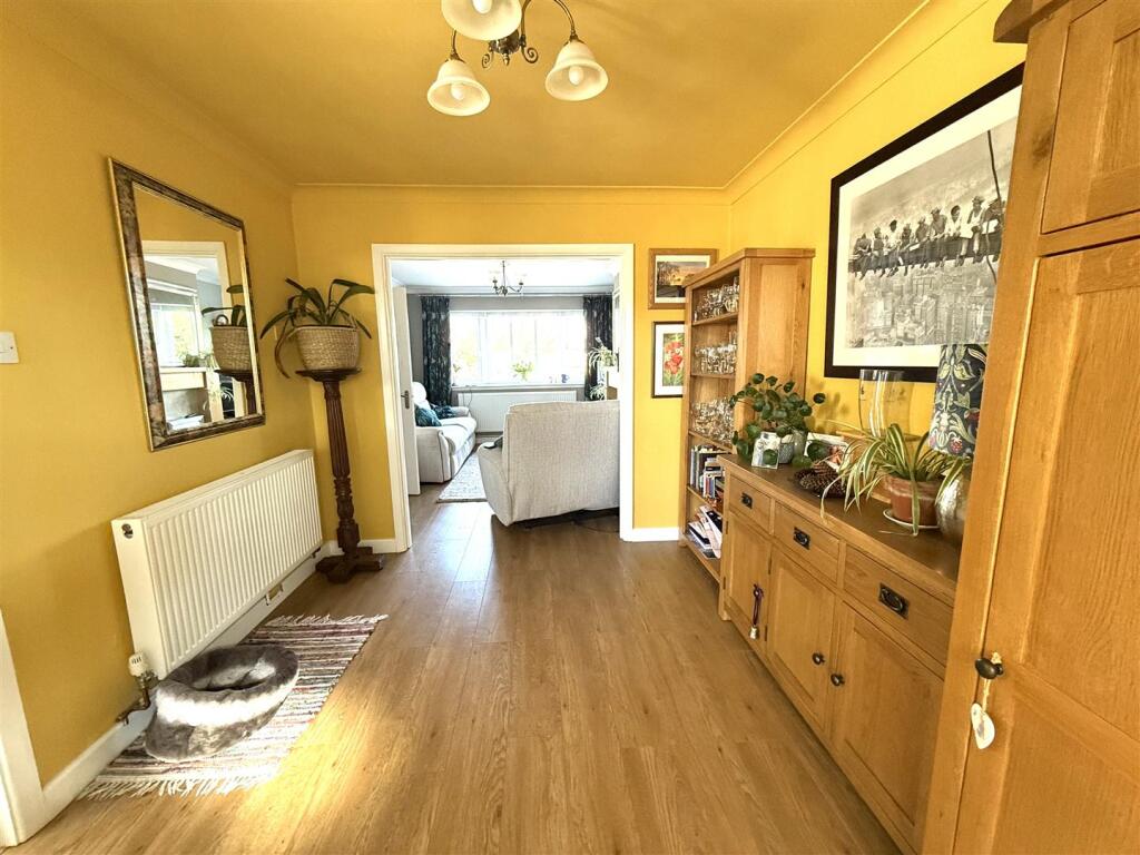owens close dining 2.jpeg