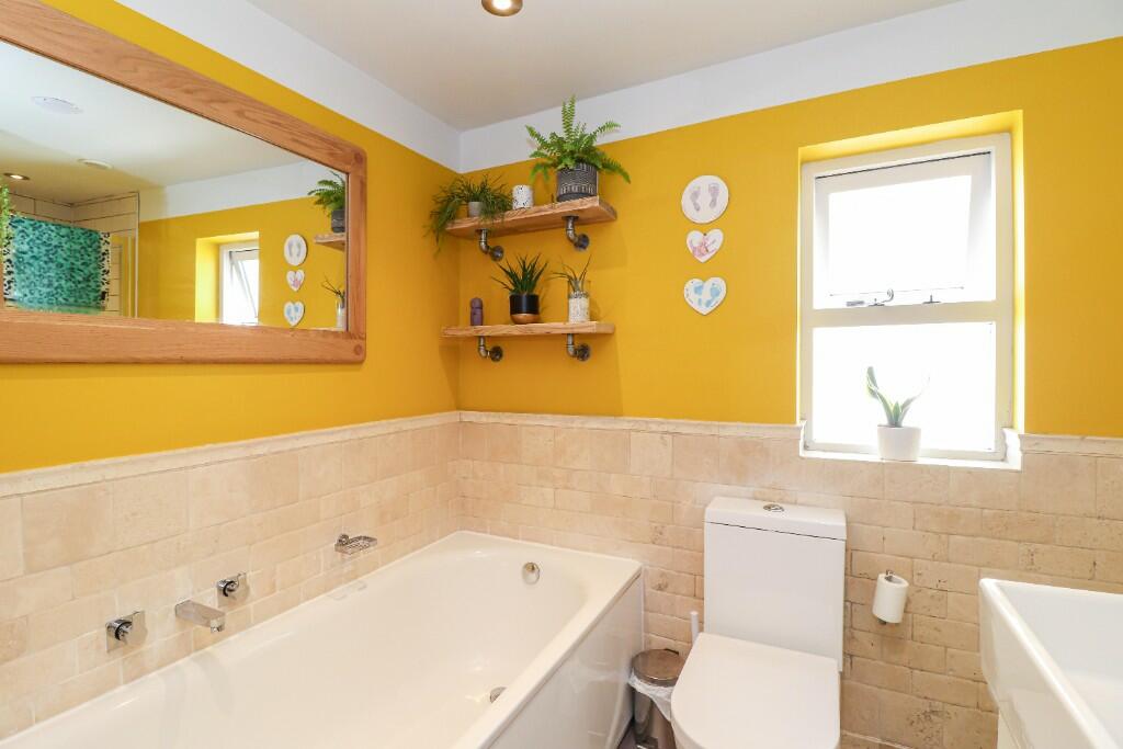 Bath/shower room