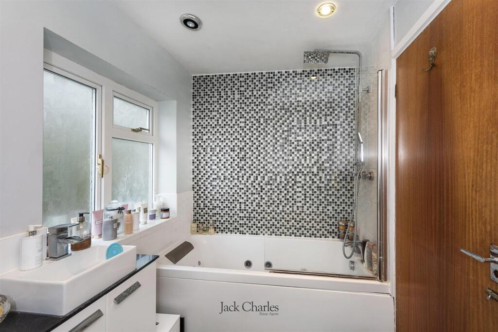 Ashden Walk, TN10 3RL 013.jpg