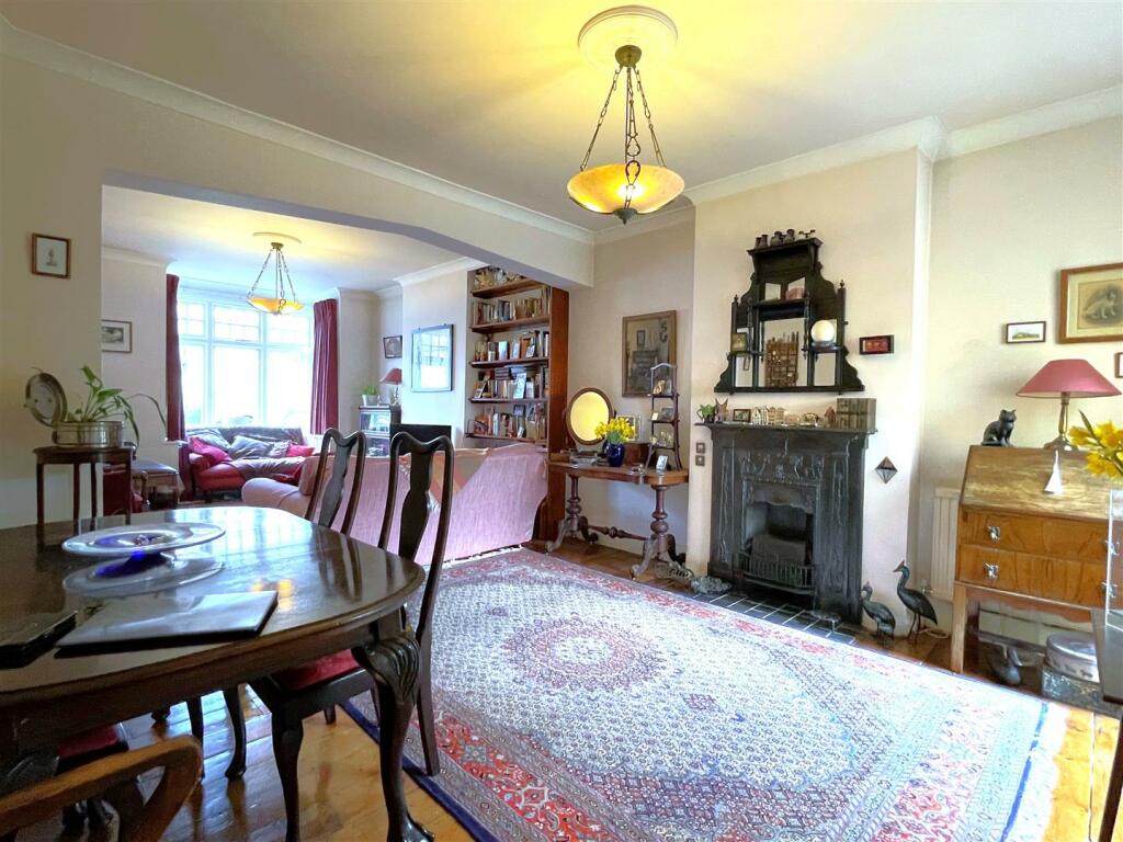 DiningRoom.jpg