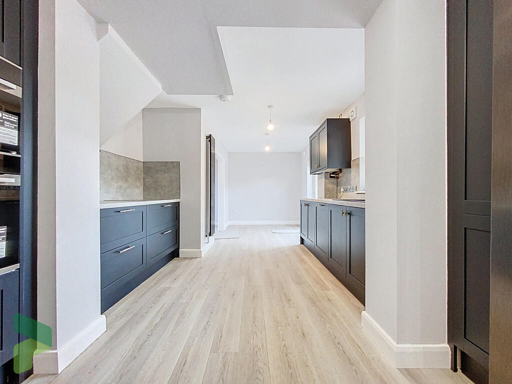 Fully Fitted Dini...