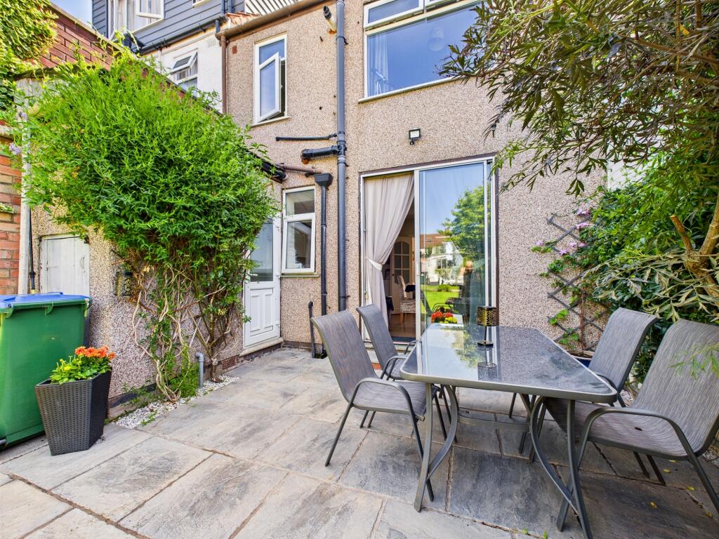 CAM05192G0-PR0112-STILL021