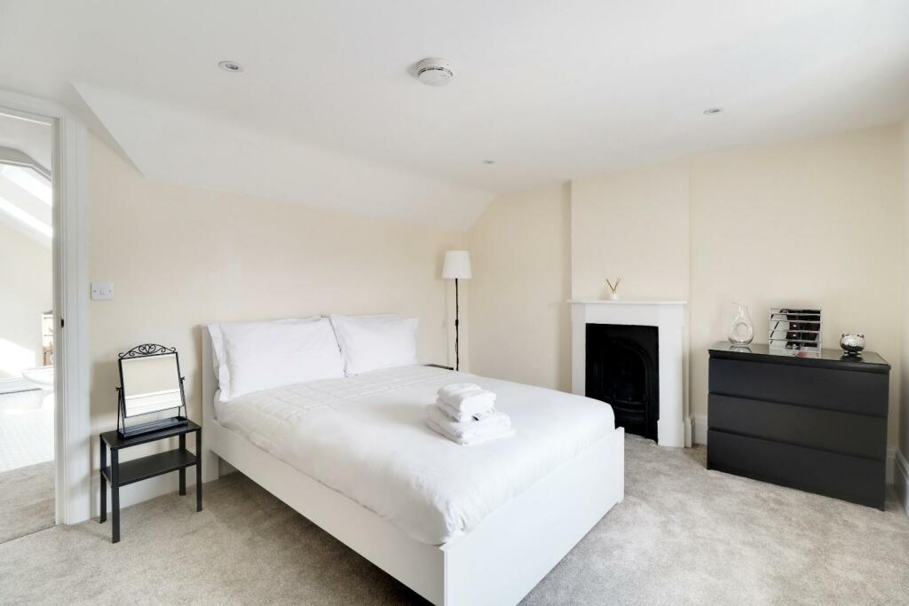 Bed 1 (3).jpg