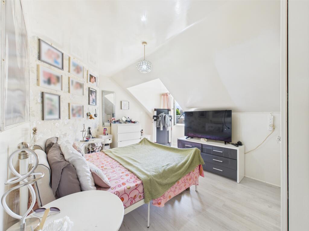 CAM03481G0-PR0101-STILL018