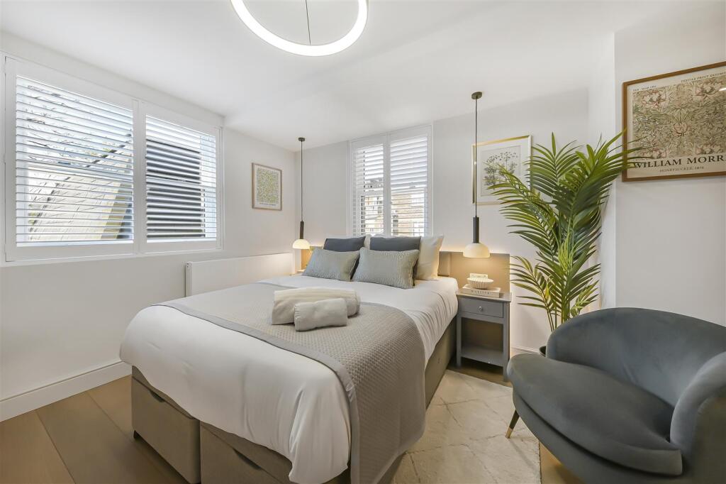 One Stay - Studio 5, 9 &amp;13 - Bedroom - Image 7.jpg
