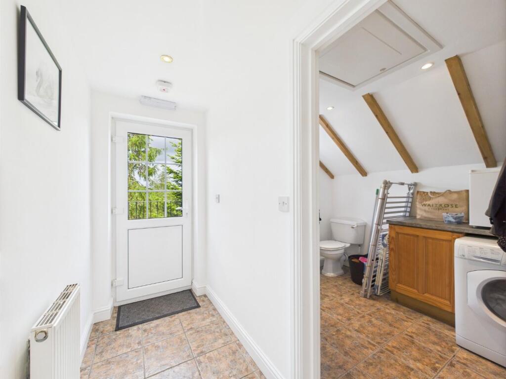 Granary Annexe - Hall/Utility