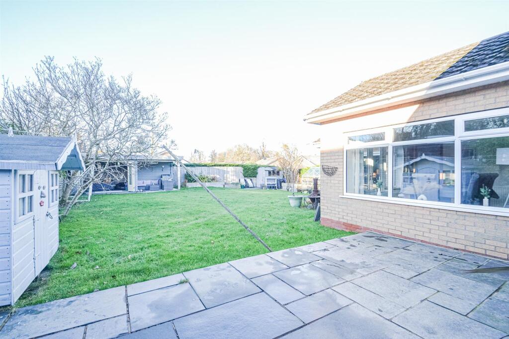 Side Patio &amp; Garden