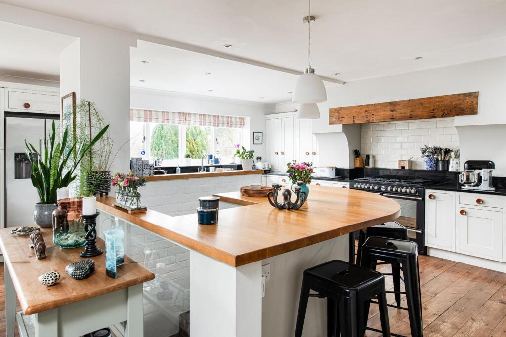 Kitchen_1.jpg