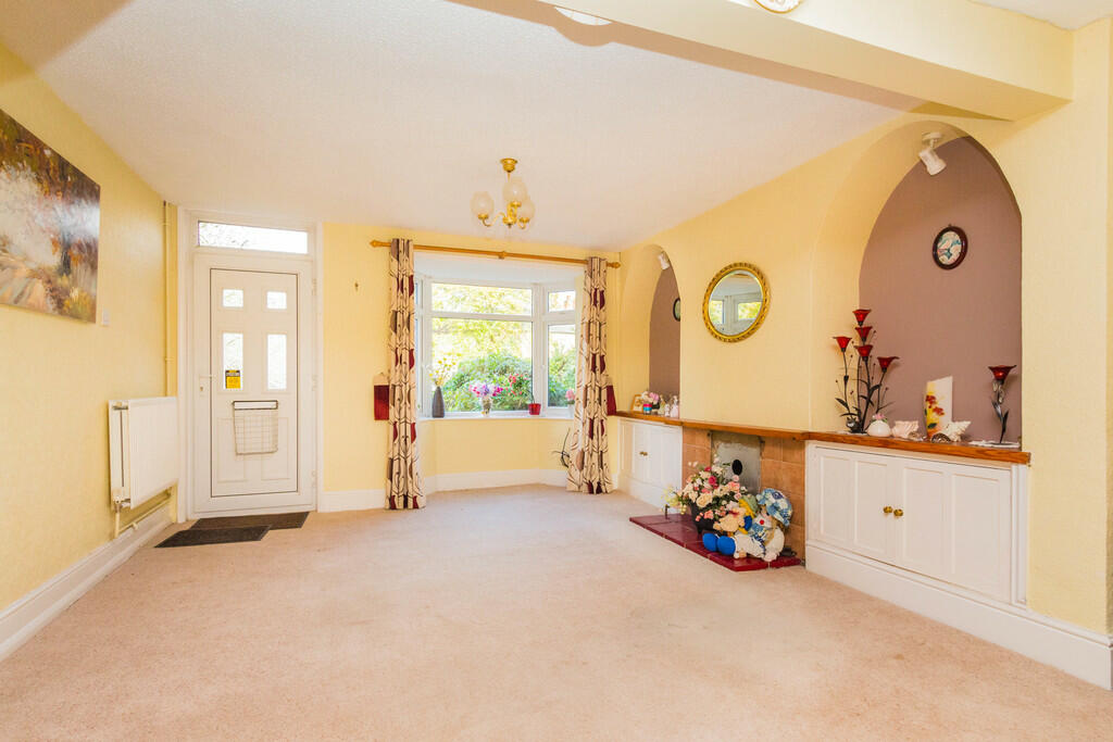 Lounge/Dining Roo...