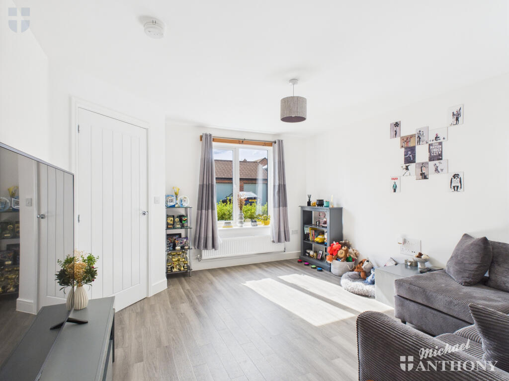 CAM03218G0-PR0721-STILL011