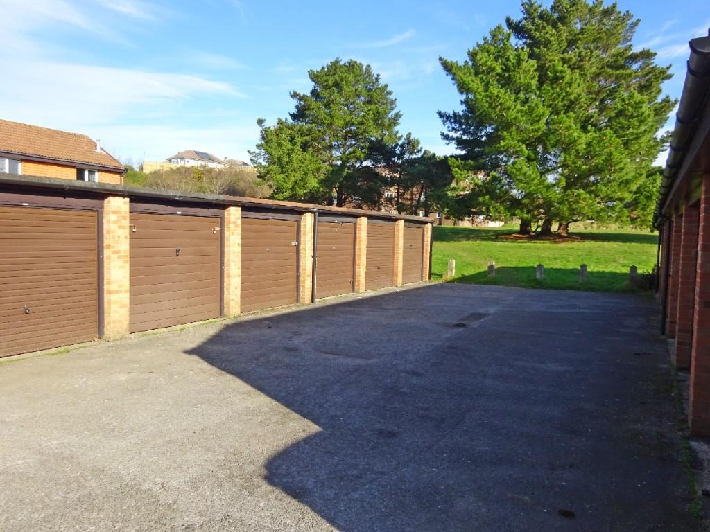 Garage in Block