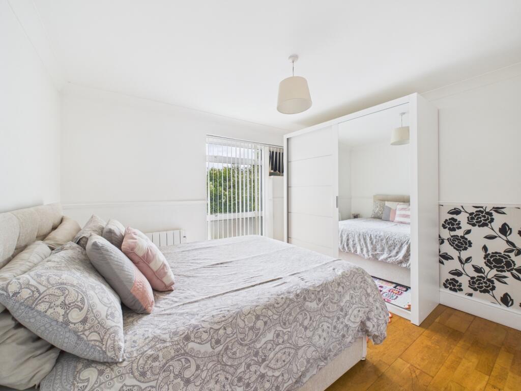 CAM02023G0-PR0168-STILL009