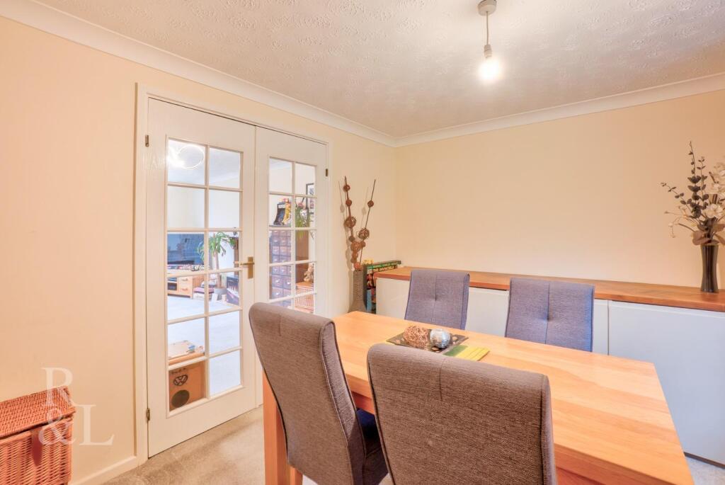 25 Ulleswater Crescent (9).jpg