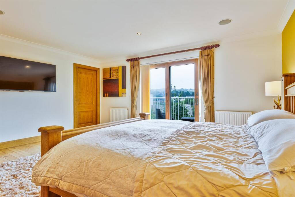 17- Master Bedroom.jpg